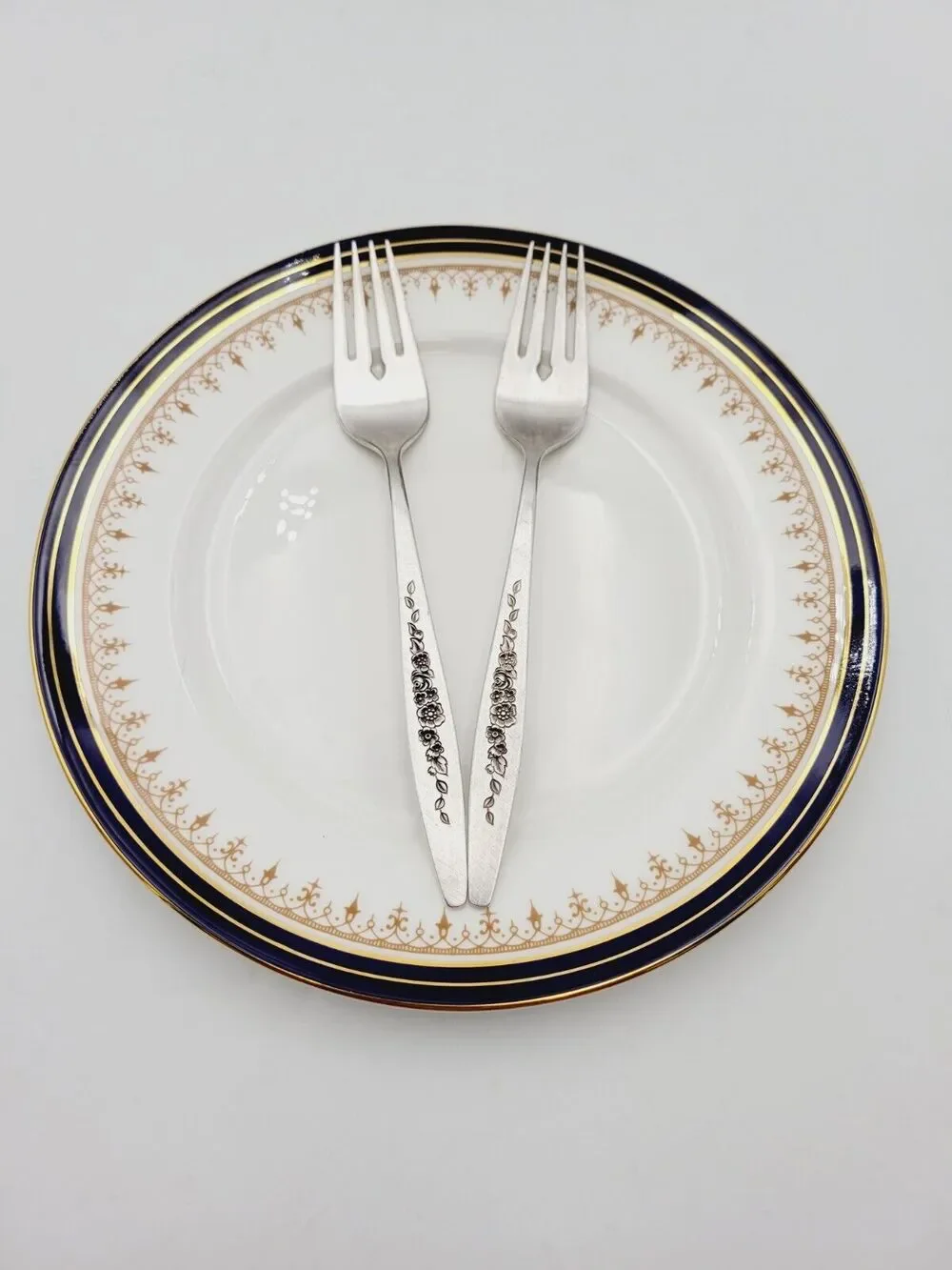 International Deep Silver LAUREL MIST Salad Forks Set 2 Silverplate Flatware Vtg